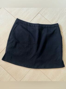 Woman’s Black Under Armour Performance Skort - Size 8